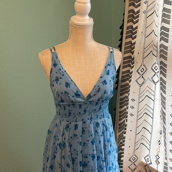 ☀️ Urban Outfitters Summer Dress Blue Flowery VNeck Cinched Medium Fits S - Picture 3 of 12